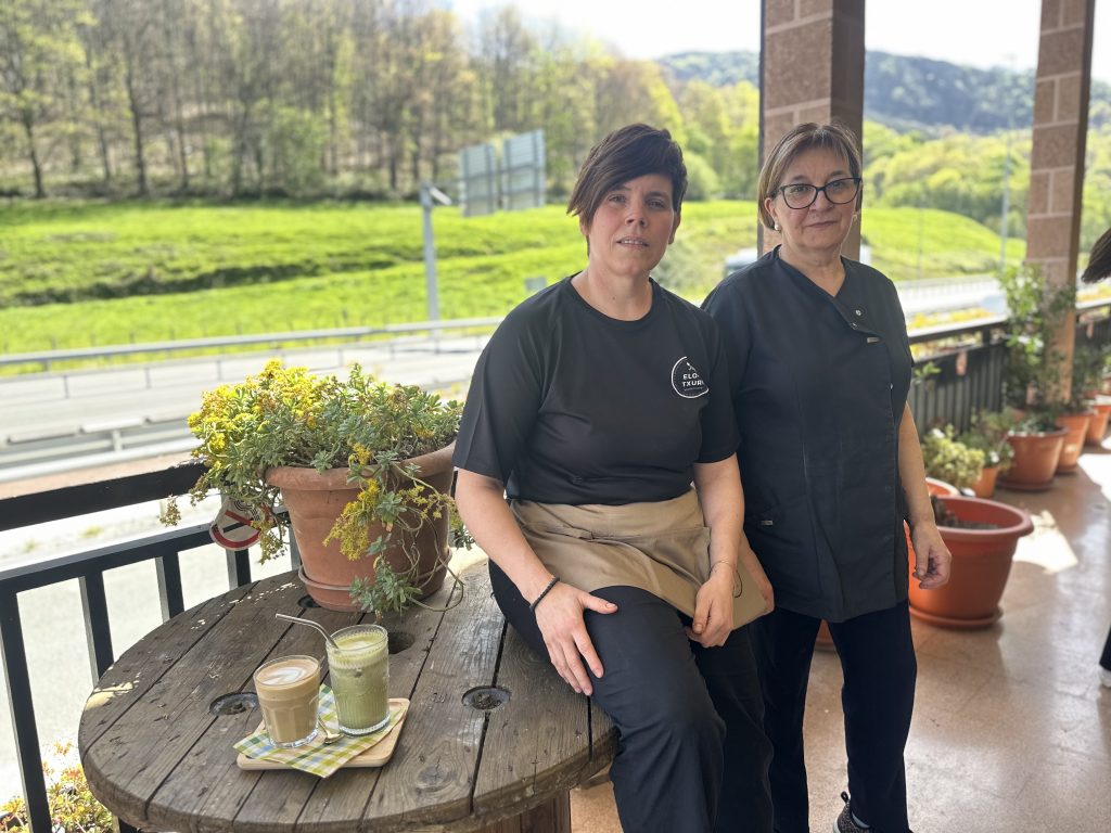 Igone Salaberria y Conchi Larralde Elor Txuri