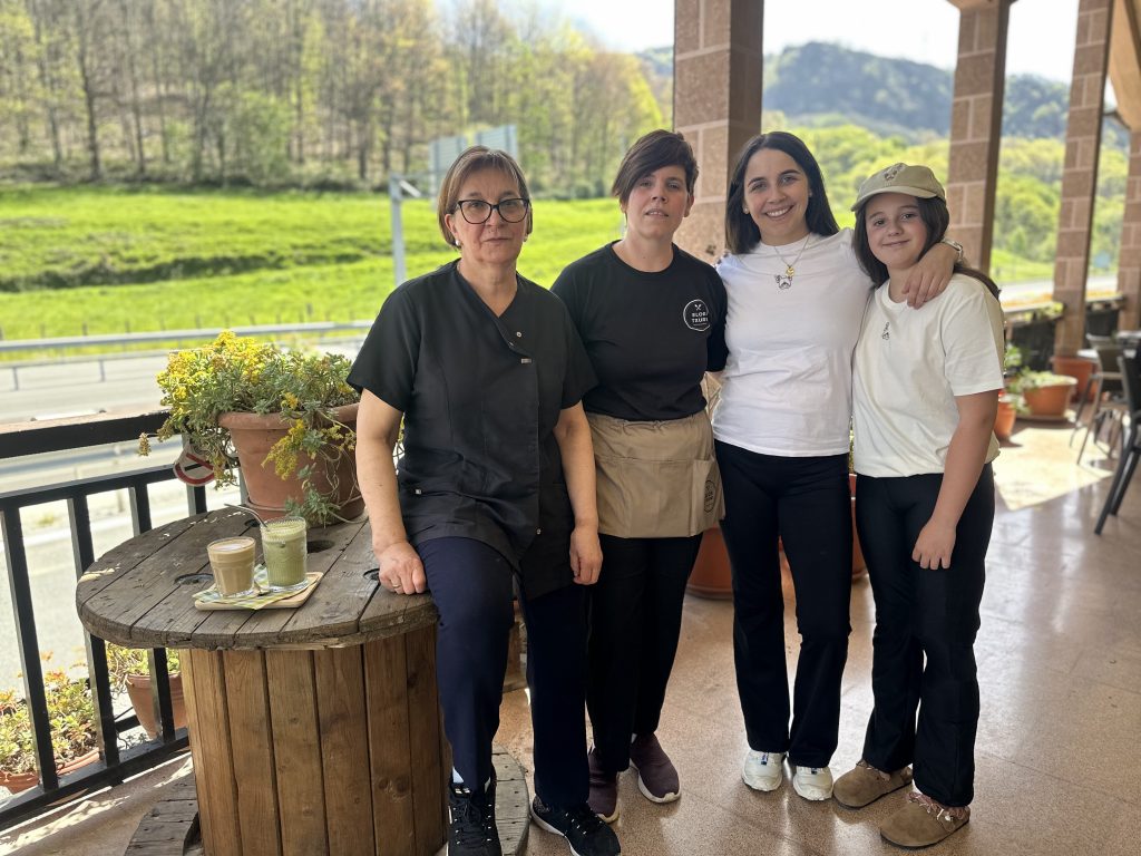 Conchi, Igone, Sara y Libe Elor Txuri